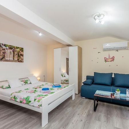 Apartmani Tena Njivice Buitenkant foto