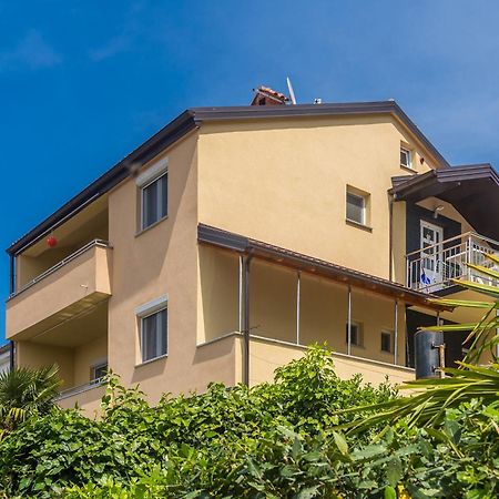 Apartmani Tena Njivice Buitenkant foto