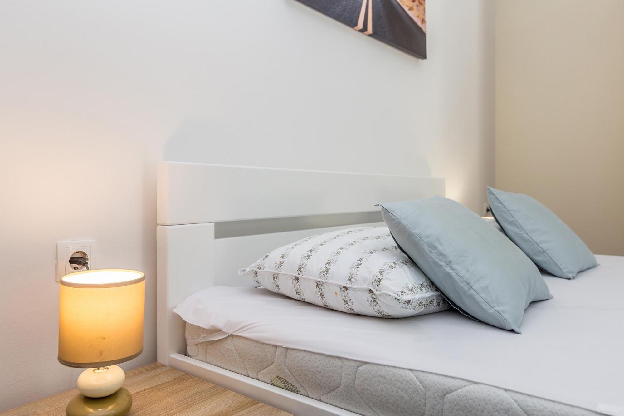 Apartmani Tena Njivice Buitenkant foto