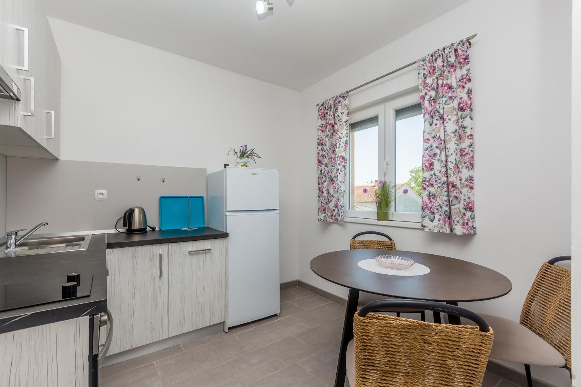 Apartmani Tena Njivice Buitenkant foto